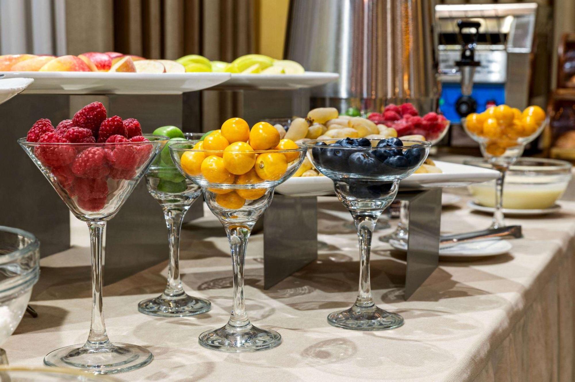 Hotel Wyndham Garden Taszkent Zewnętrze zdjęcie