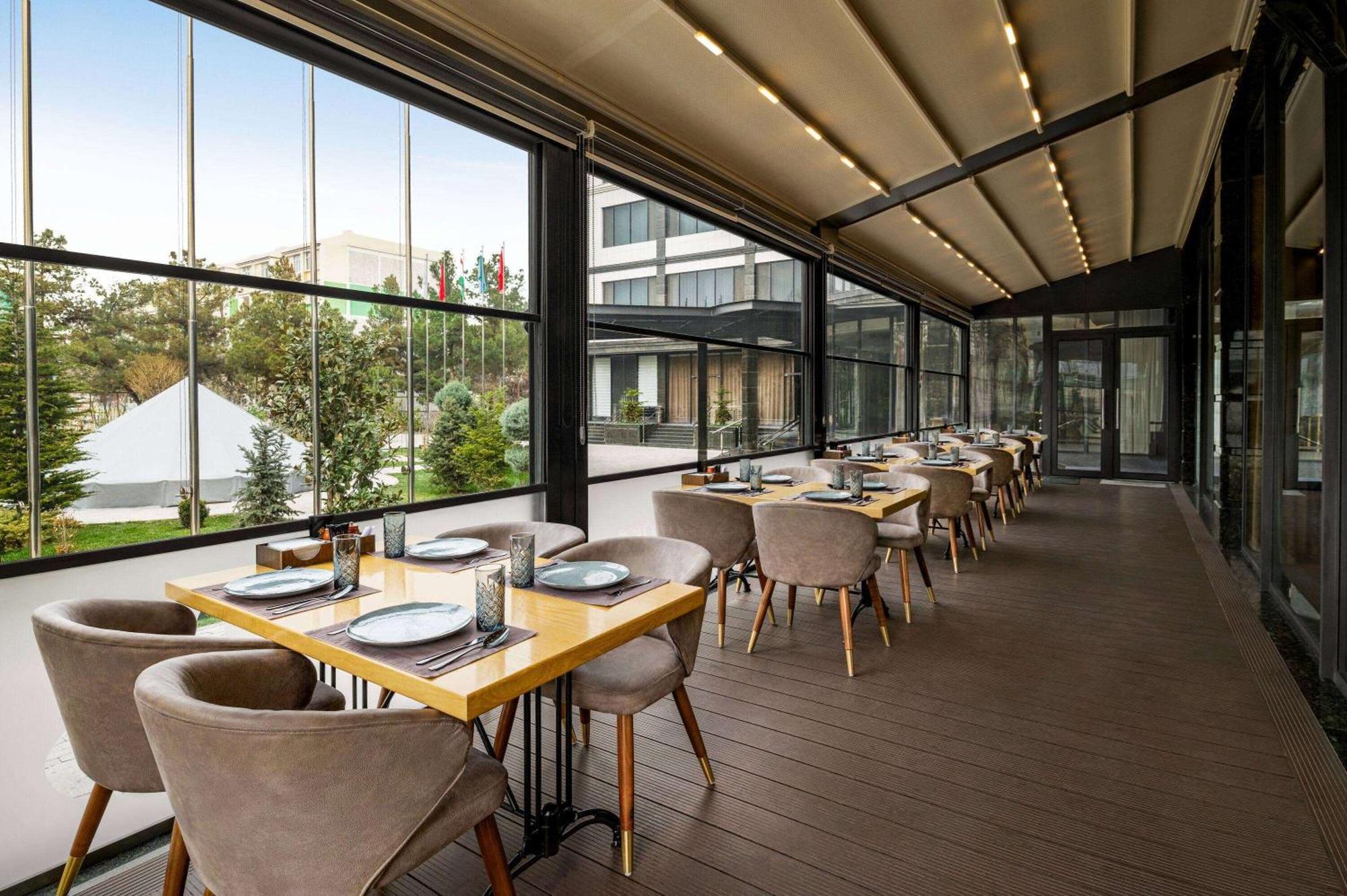 Hotel Wyndham Garden Taszkent Zewnętrze zdjęcie